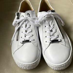 Hartjes NWOT women’s casual shoe! US Size 9-9.5.